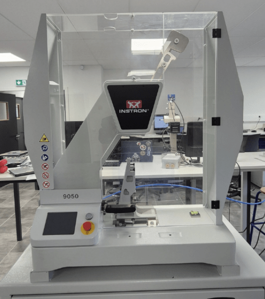 Mouton from Sharpy & Isolt Instrom – Instron CEAST 9050 pendulum of impact