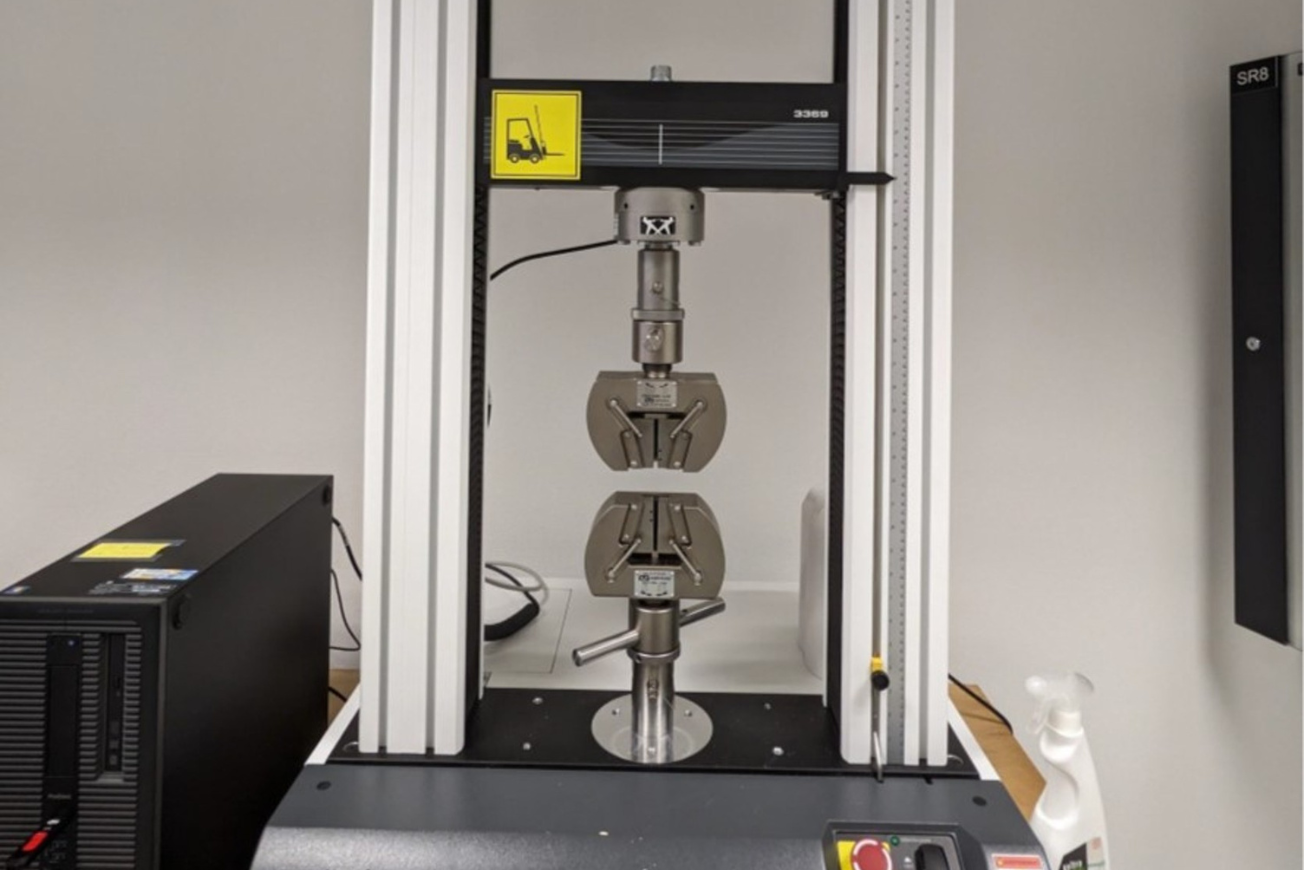 Machine de tests mécaniques / Mechanical testing machine